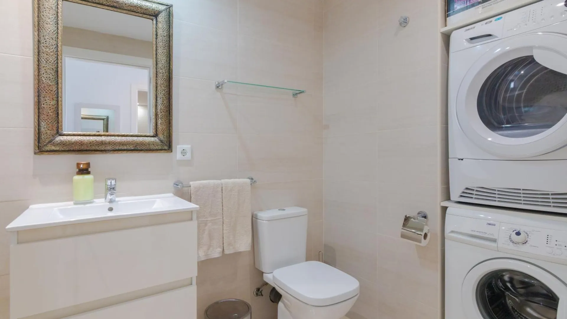 Front Line Beach Apartment 2 Bedr Marbella