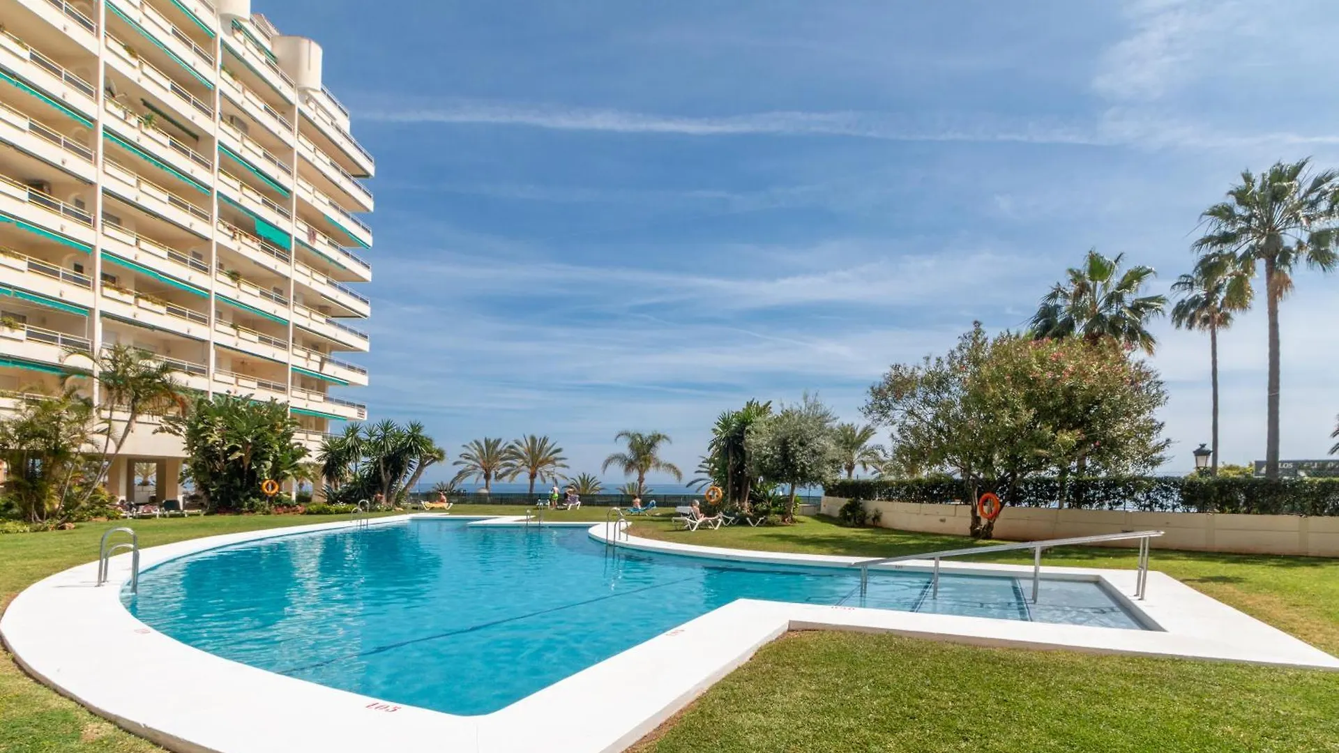 Front Line Beach Apartment 2 Bedr Marbella