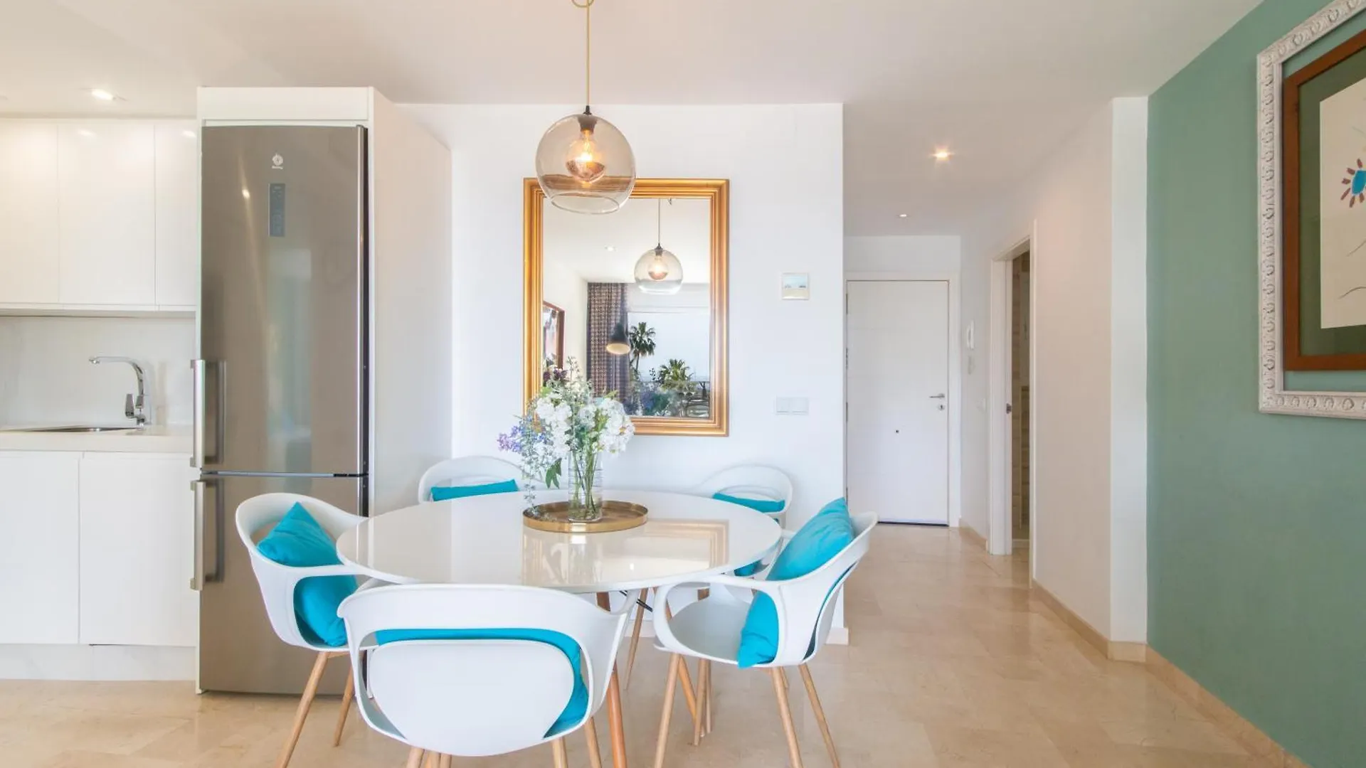Front Line Beach Apartment 2 Bedr Marbella