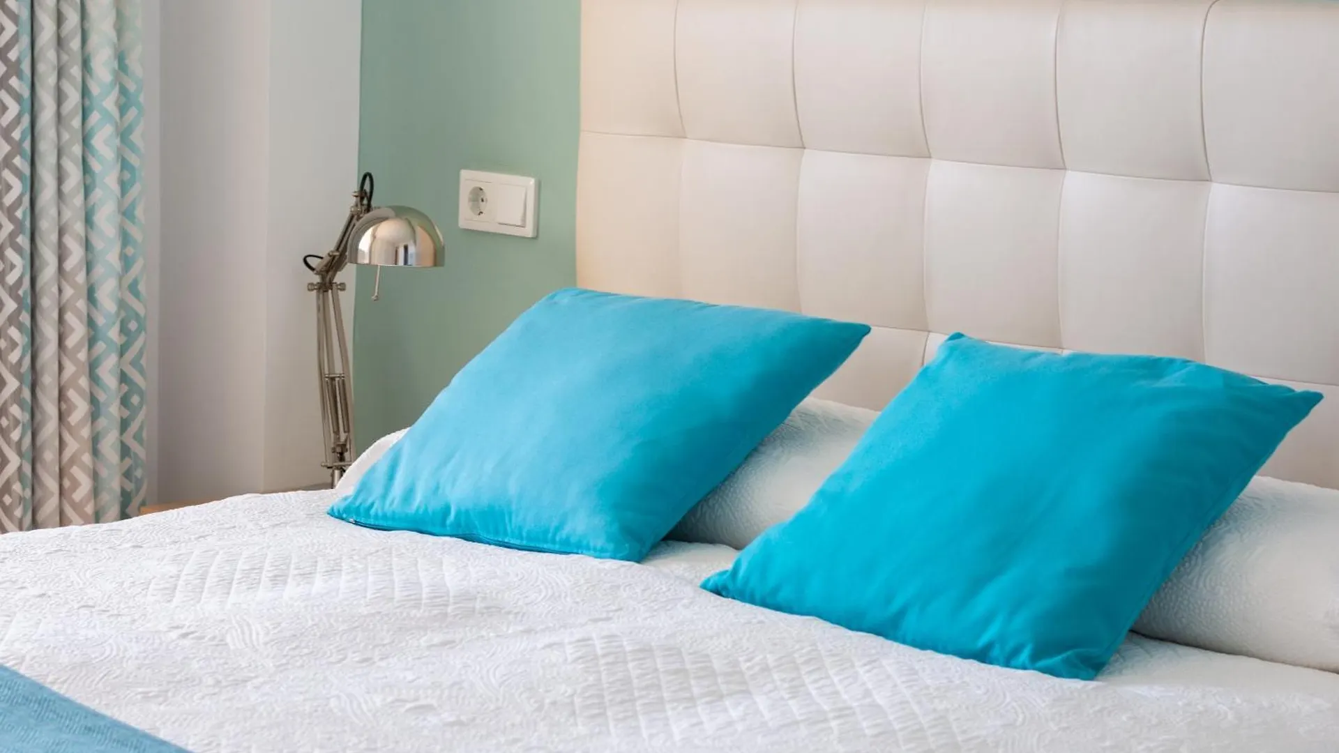 Front Line Beach Apartment 2 Bedr Marbella
