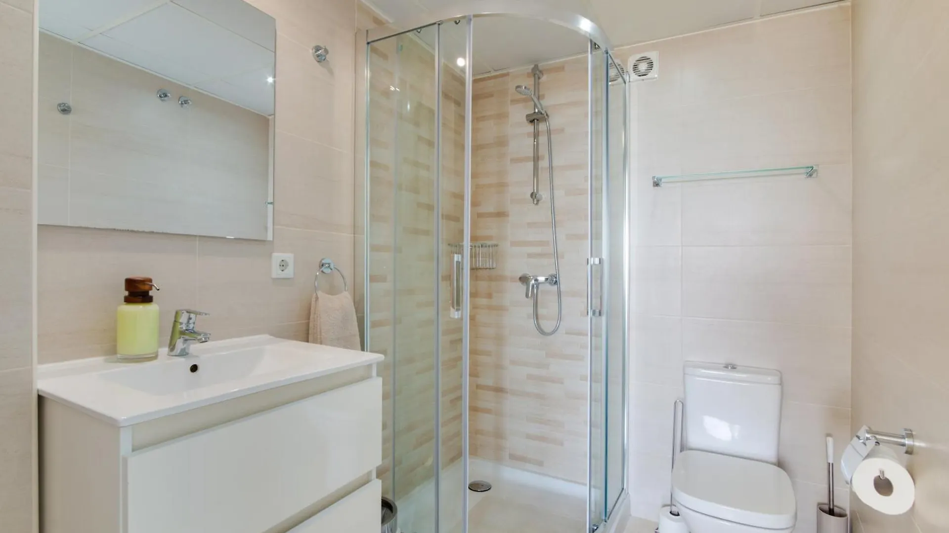 Front Line Beach Apartment 2 Bedr Marbella