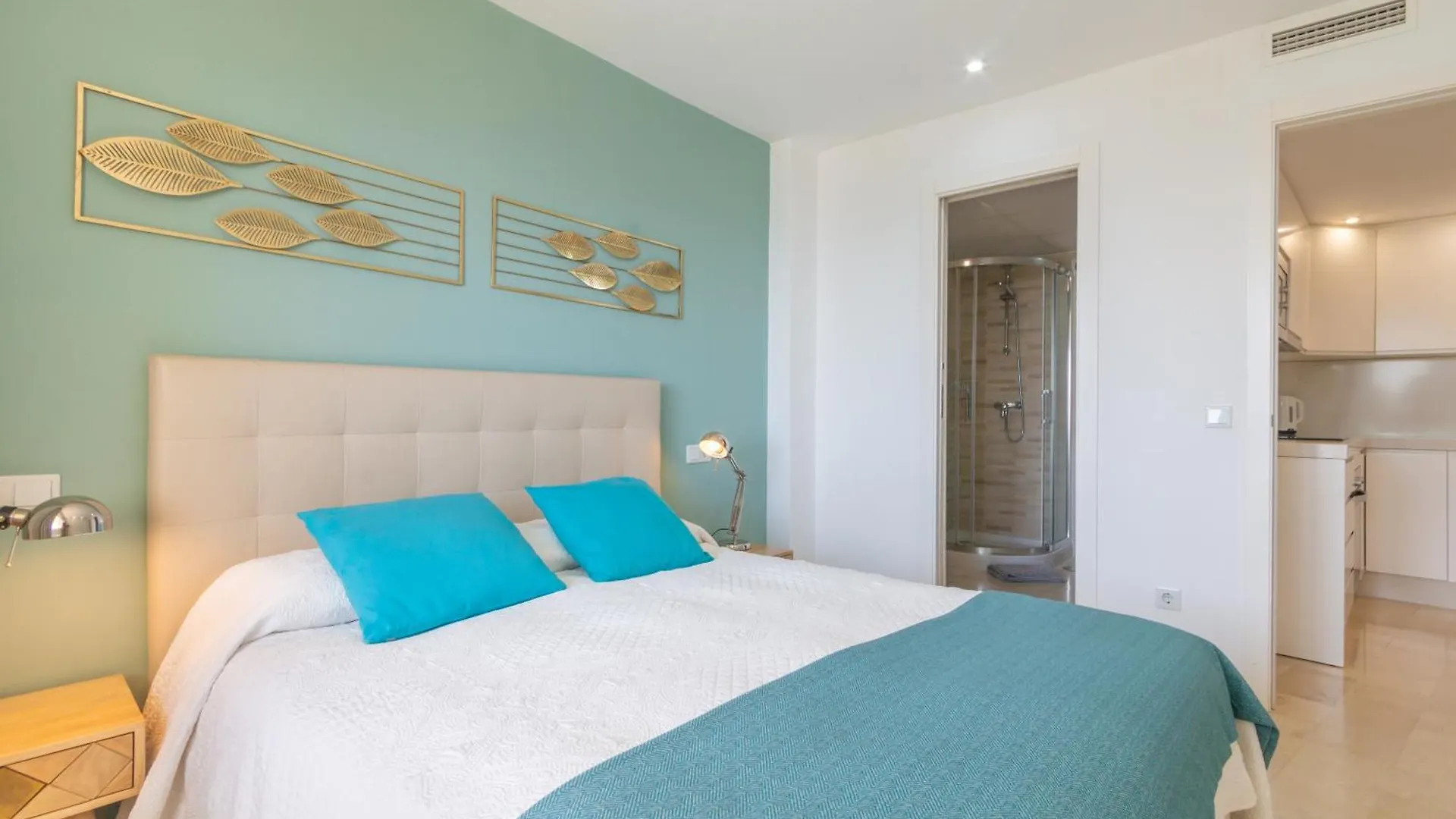 Front Line Beach Apartment 2 Bedr Marbella