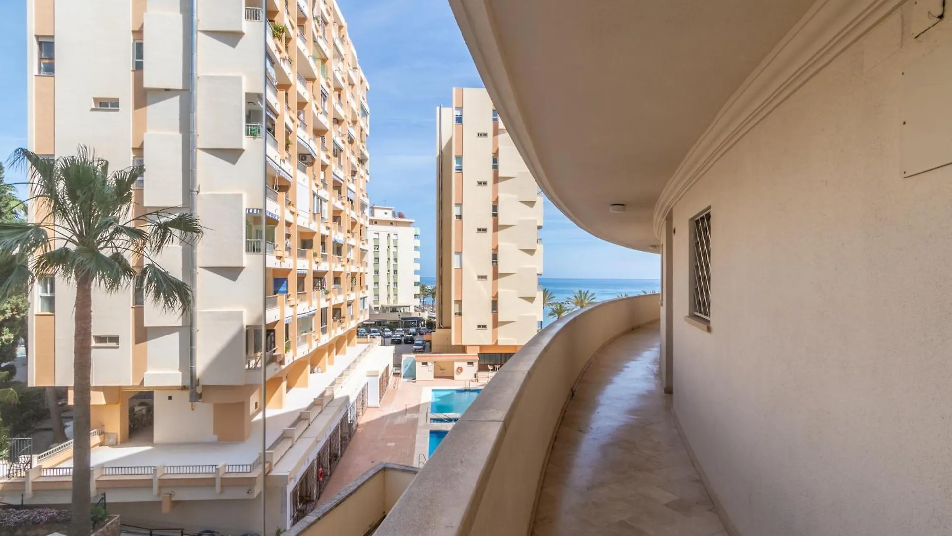 Front Line Beach Apartment 2 Bedr Marbella