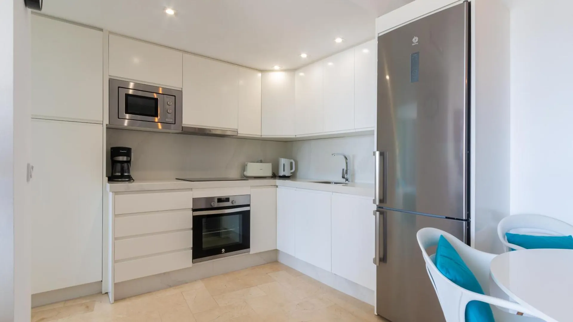 Front Line Beach Apartment 2 Bedr Marbella