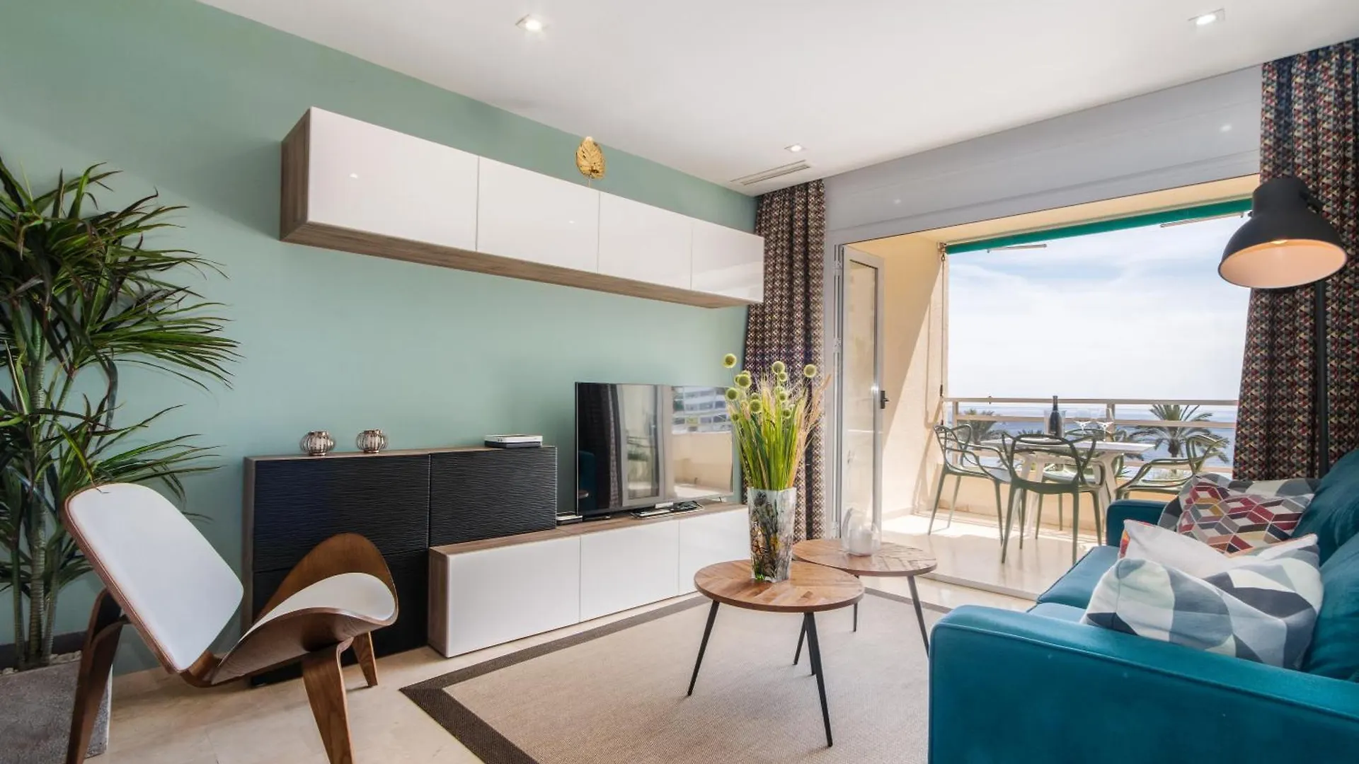 Front Line Beach Apartment 2 Bedr Marbella