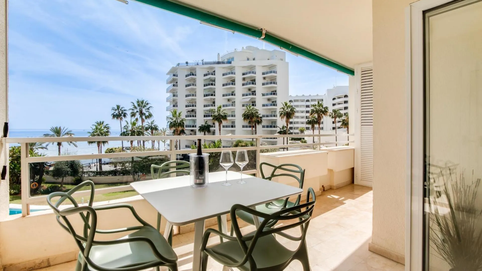 Front Line Beach Apartment 2 Bedr Marbella 0*,