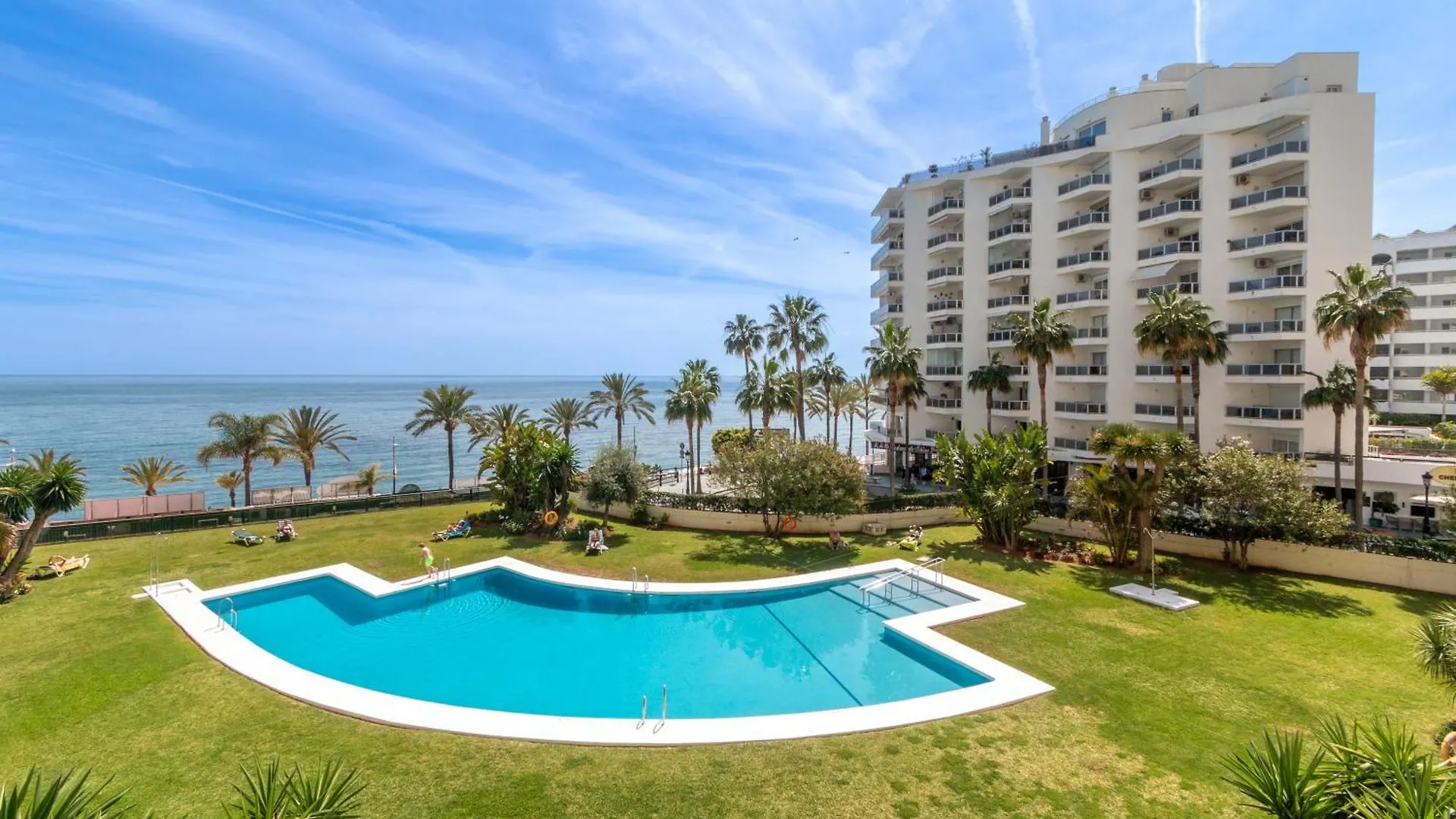Front Line Beach Apartment 2 Bedr Marbella