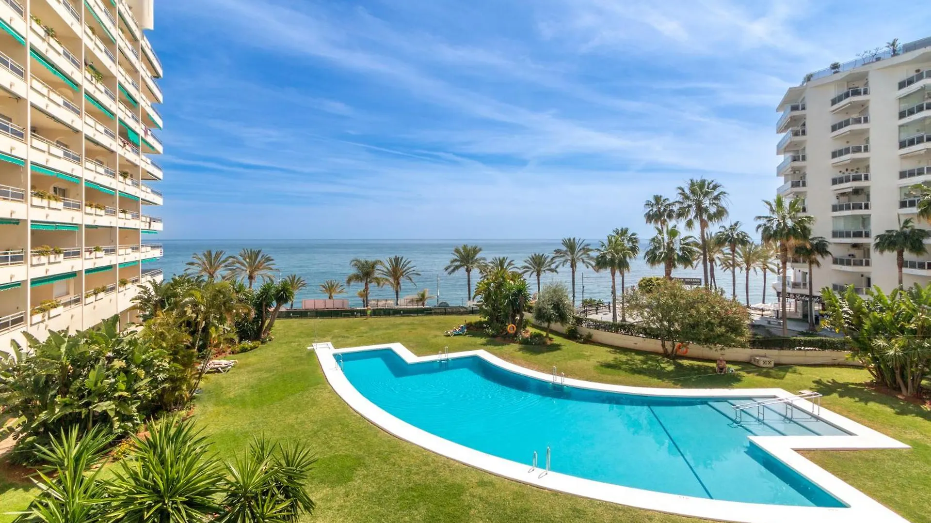Front Line Beach Apartment 2 Bedr Marbella
