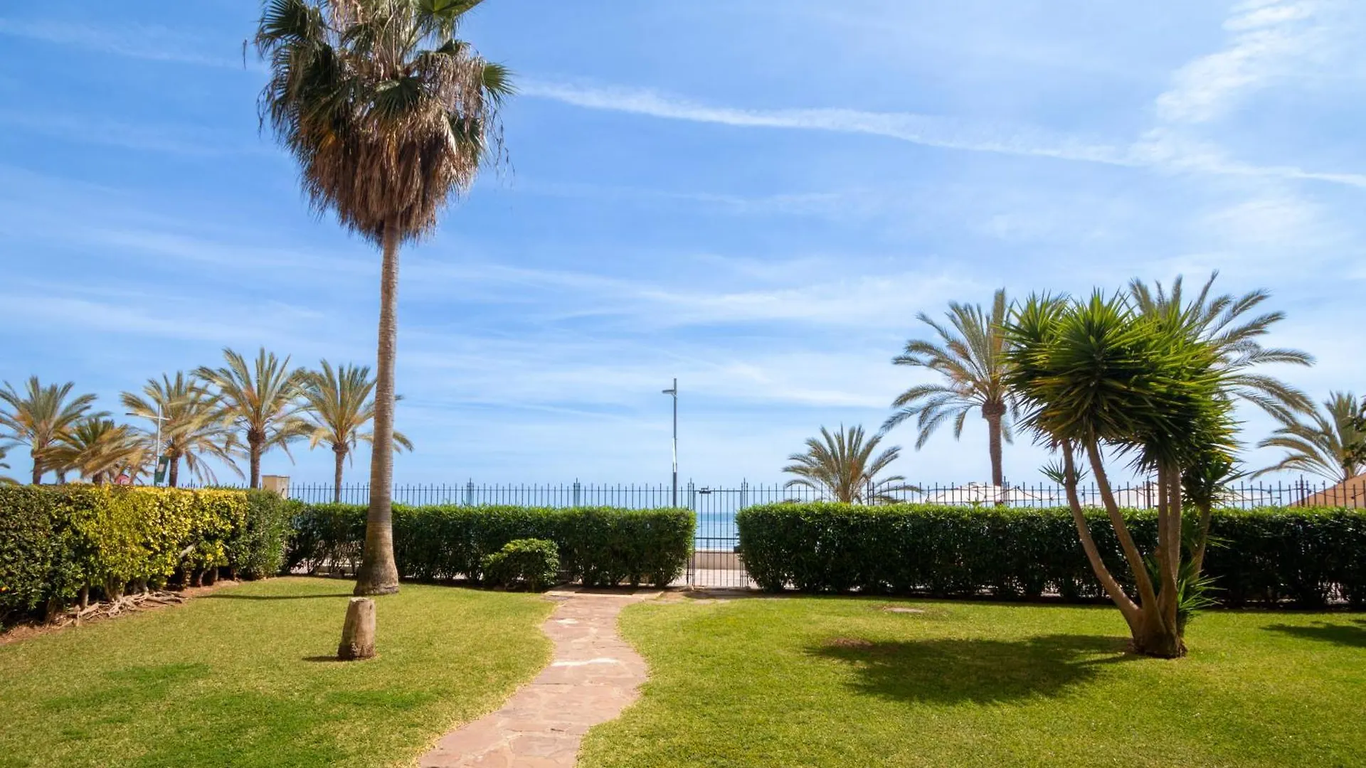 Front Line Beach Apartment 2 Bedr Marbella